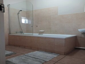 Apartment, 1 Bedroom, Balcony, Garden View | Bathroom | Toilet paper - Apartment in Newcastle Kzn (Newcastle)