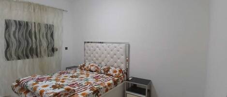 3 chambres, fer et planche à repasser, Wi-Fi, draps fournis