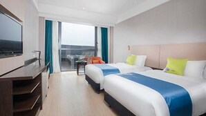 A hotel room with two beds, a TV, a small table, and a chair. - Renhe Hotel (Hangzhou)