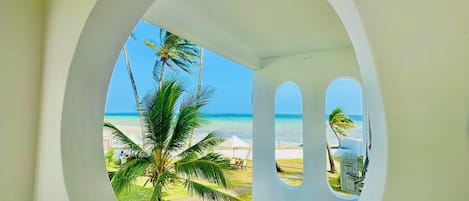 Comfort villa, balkon, uitzicht op strand | Uitzicht vanaf balkon