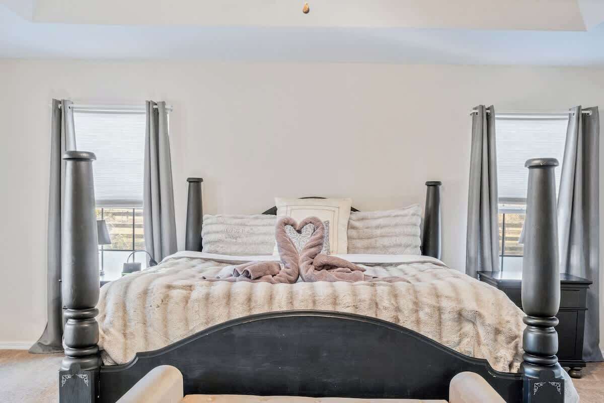 5 bedrooms, iron/ironing board, free WiFi, bed sheets