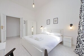 2 slaapkamers, een strijkplank/strijkijzer, reisbedje, gratis wifi