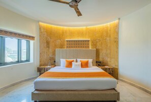 1 habitación, caja de seguridad en la habitación y escritorio