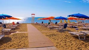 Beach - Chic holiday apartment with shared pool (Lignano Sabbiadoro)