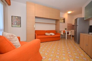 TV - Poolside studio retreat by Beahost Rentals (Lignano Sabbiadoro)