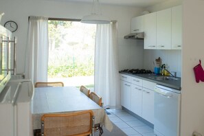 Fridge, microwave, stovetop, dishwasher - Huijsmans Verhuur Type B de Luxe Haringvliet 4 (Ouddorp)