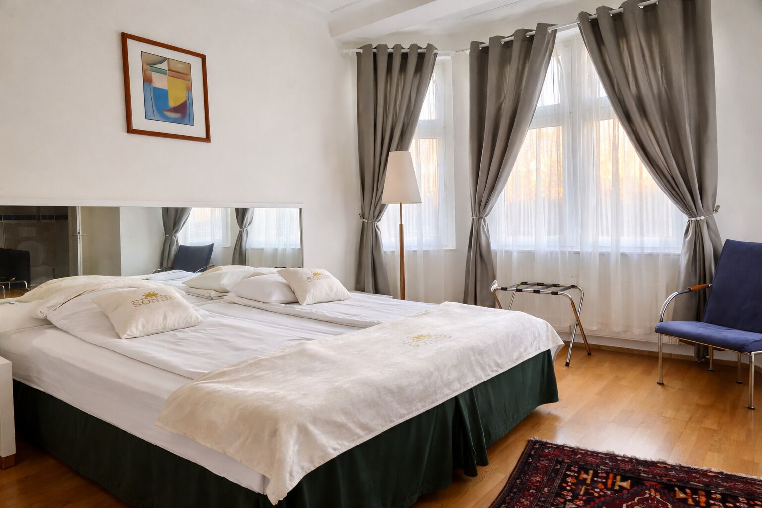 スタンダード ダブルまたはツインルーム | デスク、ノートパソコン用作業スペース、WiFi (無料)