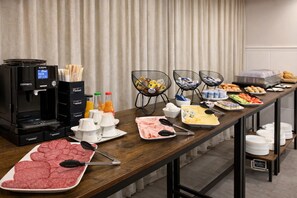 Daily buffet breakfast (EUR 9 per person) - Sonne Hotel  (Herne)