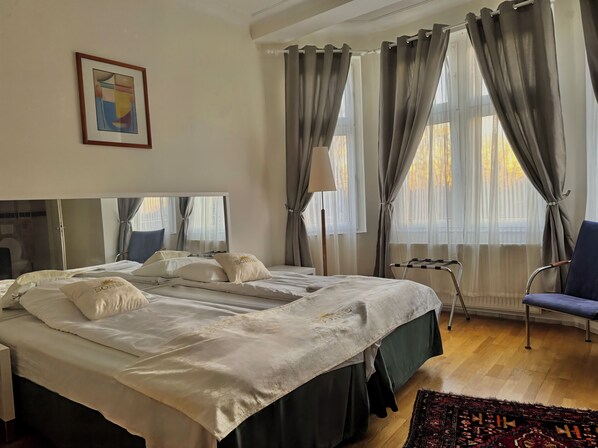 Desk, laptop workspace, free WiFi