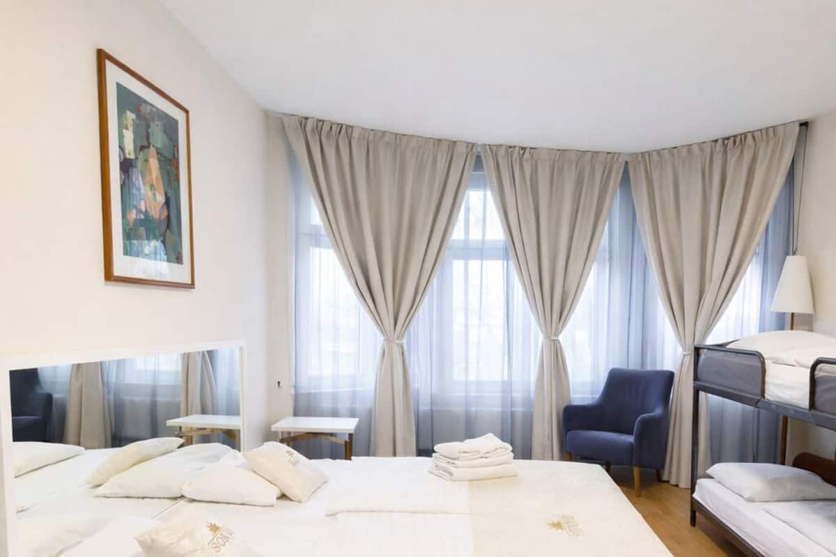 Desk, laptop workspace, free WiFi