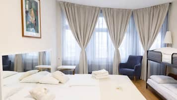 Skrivebord, skrivebord for bærbar PC og wi-fi (inkludert)