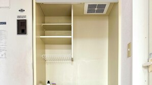 Unclassified image, 4 of 17, button - Along the airport line, nearest stations Hanazonomachi and Haginochaya 2 min. each [ 305] Japanese-style room with mini-kitchen and private bathroom, excellent access [ 305]. (大阪市)
