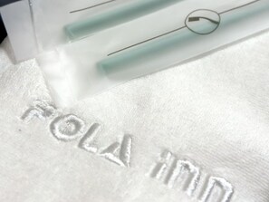 Sèche-cheveux, serviettes fournies, savon, papier toilette