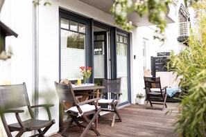 Outdoor dining - SmartFewo: Home | Central | Terrace | Parking lot (Oldenburg)