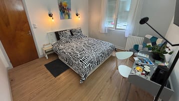 1 bedroom, desk, travel crib, free WiFi