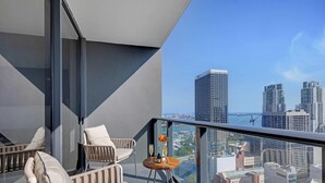 A balcony with a view of high-rise buildings and a cityscape. - Oasis Studio with Gym & Pool (Miami)
