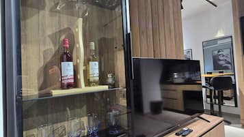 Apartment, 1 Bedroom, Smoking, City View | Room amenity