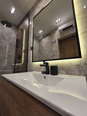 Appartement, 1 chambre, fumeur, vue ville | Salle de bain