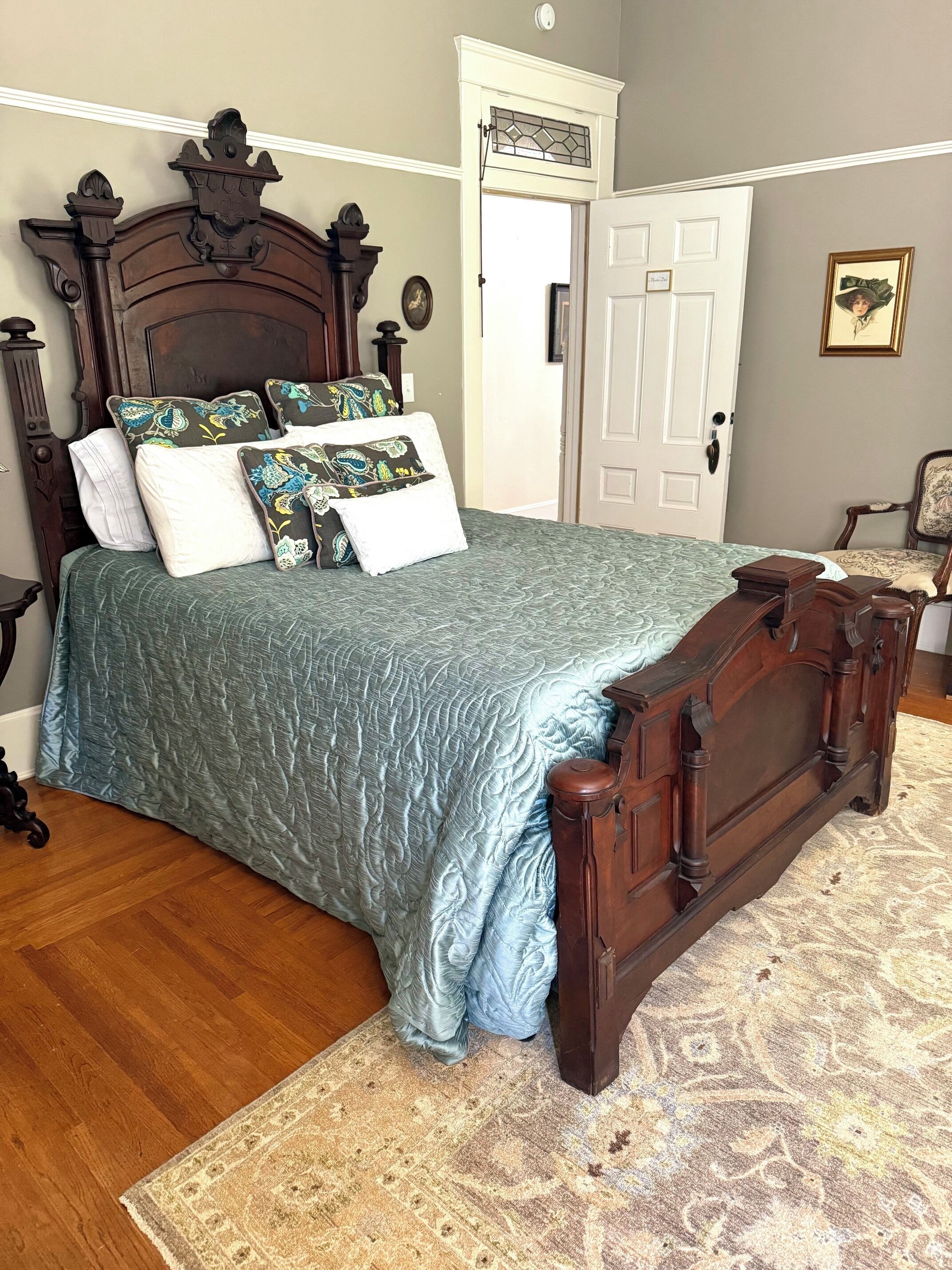 Romantic Room | Individually decorated, individually furnished, iron/ironing board