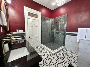 Elite kamer | Badkamer | Handdoeken, zeep, shampoo, toiletpapier