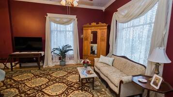 Elite Room | Individually decorated, individually furnished, iron/ironing board