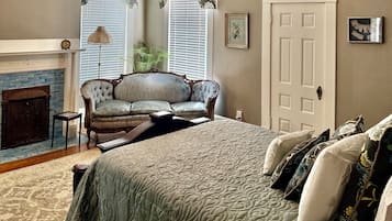 Romantic Room | Individually decorated, individually furnished, iron/ironing board