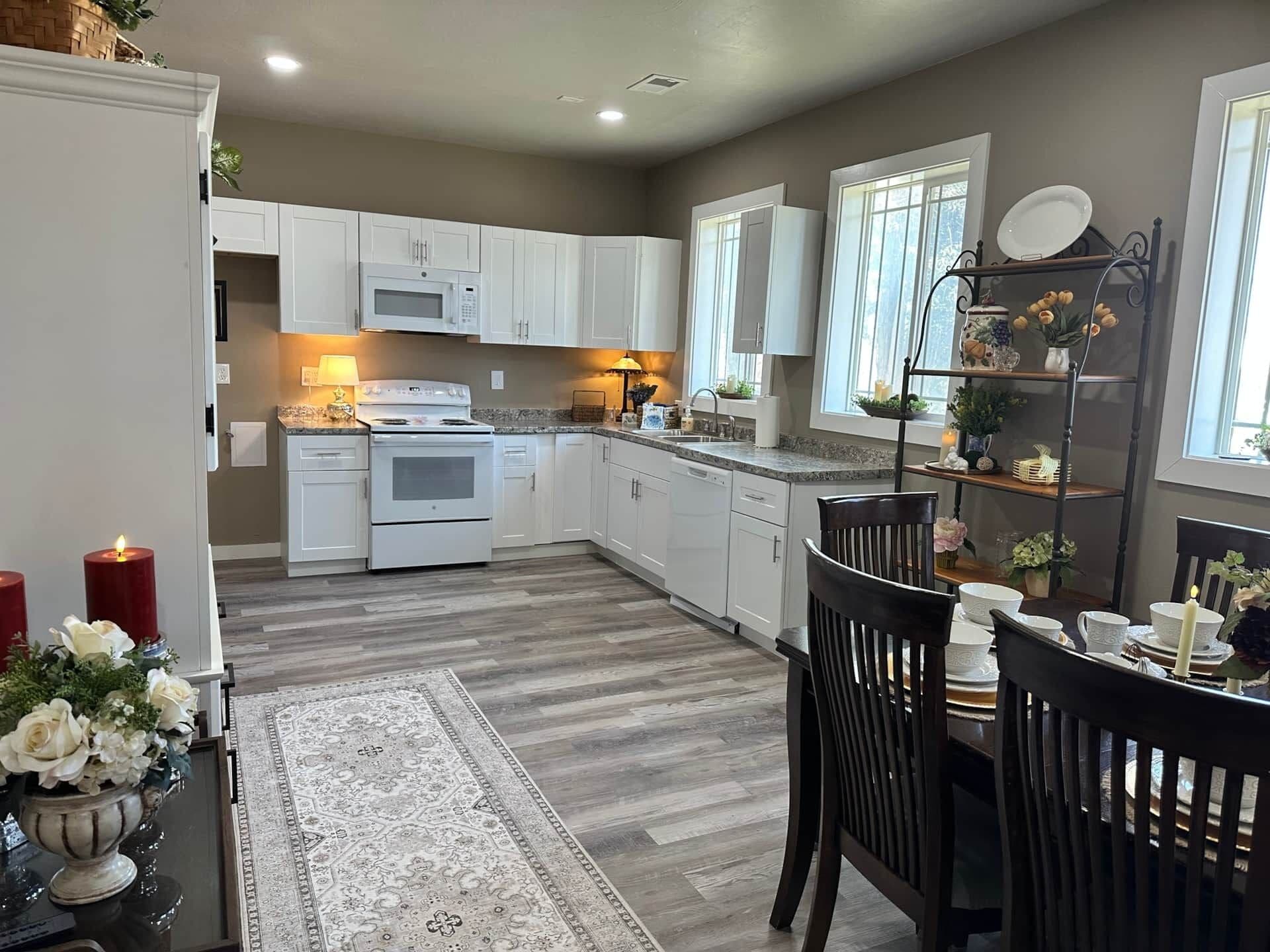 Bungalow | Private kitchen | Microwave