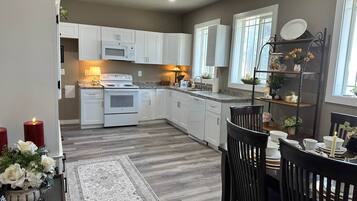 Bungalow | Private kitchen | Microwave