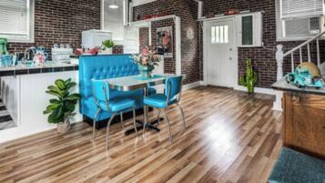 House | Private kitchen | Microwave, coffee/tea maker