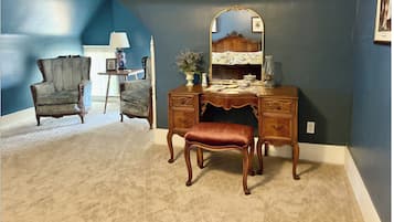 Luxury Room | Individually decorated, individually furnished, iron/ironing board