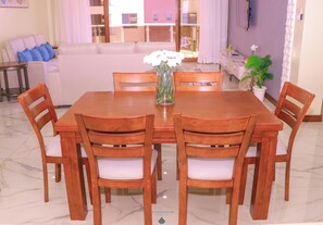 Dining -  A perfect coastal getaway with stunning Ocean view! 

 (Mombasa)