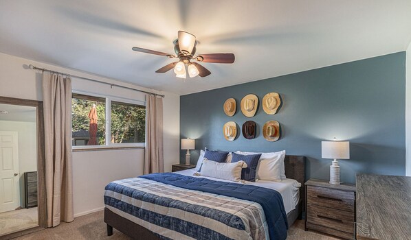 A bedroom with a bed, a ceiling fan, a window with curtains, and wall-mounted lamps. - 2 Homes  | 10 Bedrooms | 15 min walk apart (Centennial)