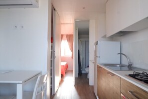 デラックス モバイルホーム 冷房 シービュー | リビング エリア