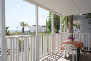 Husvogn – deluxe, aircondition, sjøutsikt | Terrasse/patio