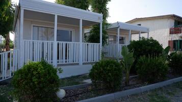 Mobile Deluxe-Unterkunft, Klimaanlage, Meerblick | Terrasse/Patio