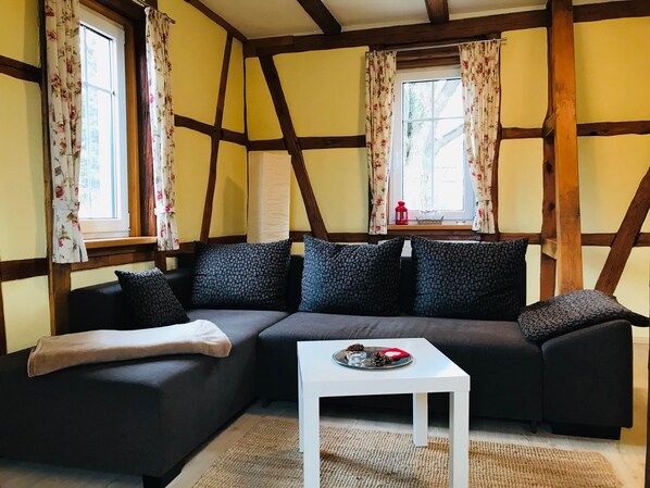 Appartement Familial, 2 chambres, balcon, vue jardin | Coin séjour