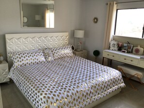 2 chambres, fer et planche à repasser, Wi-Fi, draps fournis