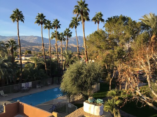 Charming 2-bedroom villa with terrace best view of mountain in Palm Springs area