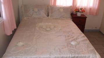 Chambre Double Deluxe, vue jardin | Fer et planche Ă  repasser, Internet gratuit par cĂąble