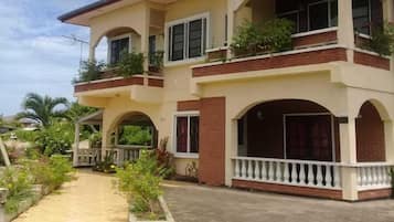 Chambre Double Deluxe, vue jardin | Fer et planche Ă  repasser, Internet gratuit par cĂąble