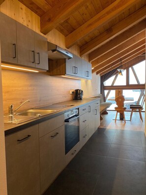 Réfrigérateur, four, plaque de cuisson, lave-vaisselle