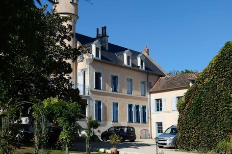 Exterior. Bed and breakfast in exceptional setting
