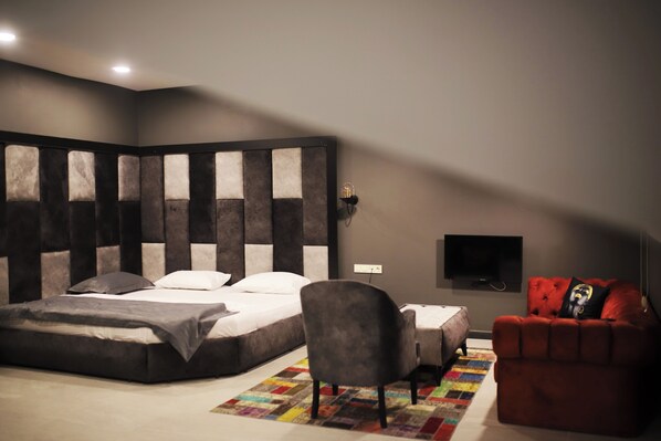 Luxury Penthouse, City View | 1 bedroom, free WiFi, wheelchair access