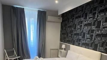 Double Room (Private Bathroom) | Free WiFi, bed sheets