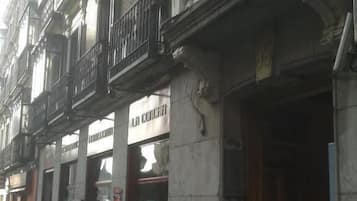 Vista frontal de la propiedad