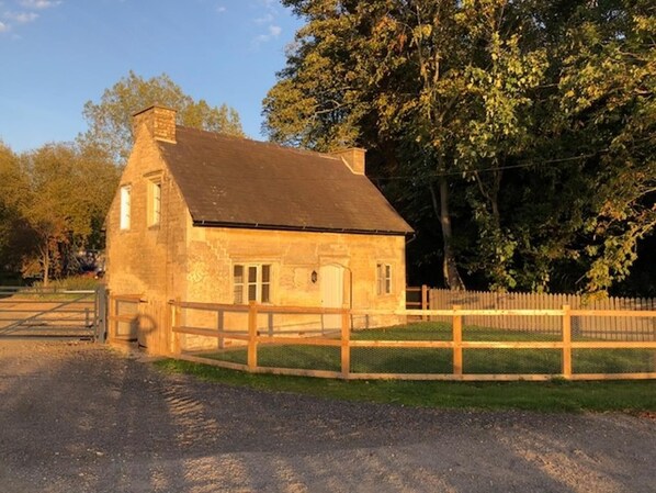 Exterior - Newton Cottage Retreat in Lincolnshire (Sleaford)
