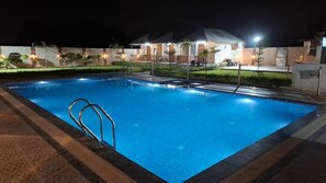 Outdoor pool - Hotel Cloud 9 (Jaipur)