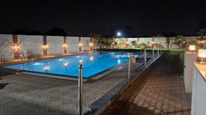 Outdoor pool - Hotel Cloud 9 (Jaipur)