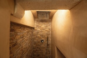 Douche, baignoire à jets, articles de toilette écologiques