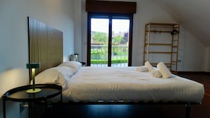 6 bedrooms, free WiFi, bed sheets